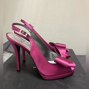 Stuart Weitzman Berry Satin Bow Heels